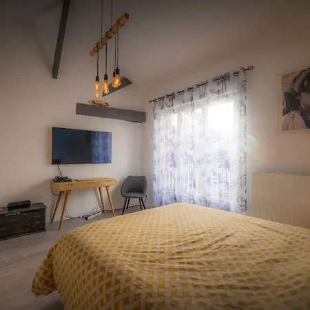 Cozy Nest Near La Bastide
